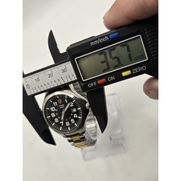 Victorinox Swiss Army Base Camp 24126 Ladie's Watch. 35.7mm. Expansion Band. - Picture 5 of 8